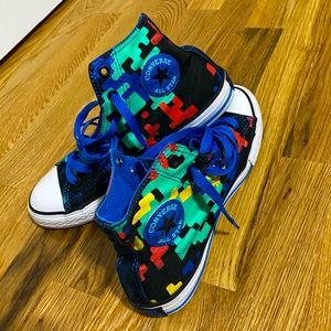 Womens size 7 high top converse